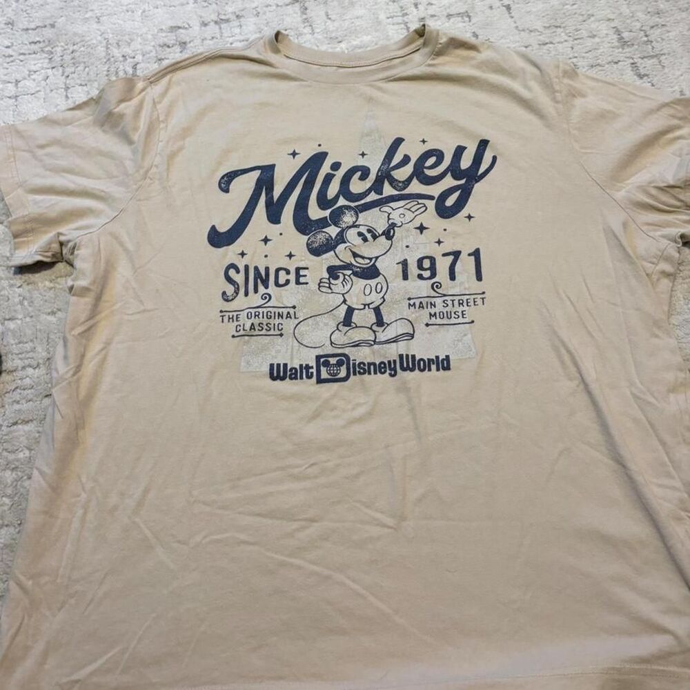 Disney Men's Cream and Tan T-shirt